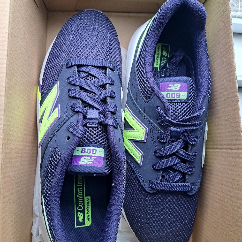 New Balance Womens Sneakers in Navy and Lime NEW 8.5 009